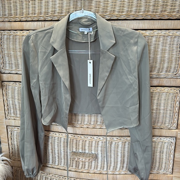 Crescent Sage Cropped Blazer - Picture 11 of 11